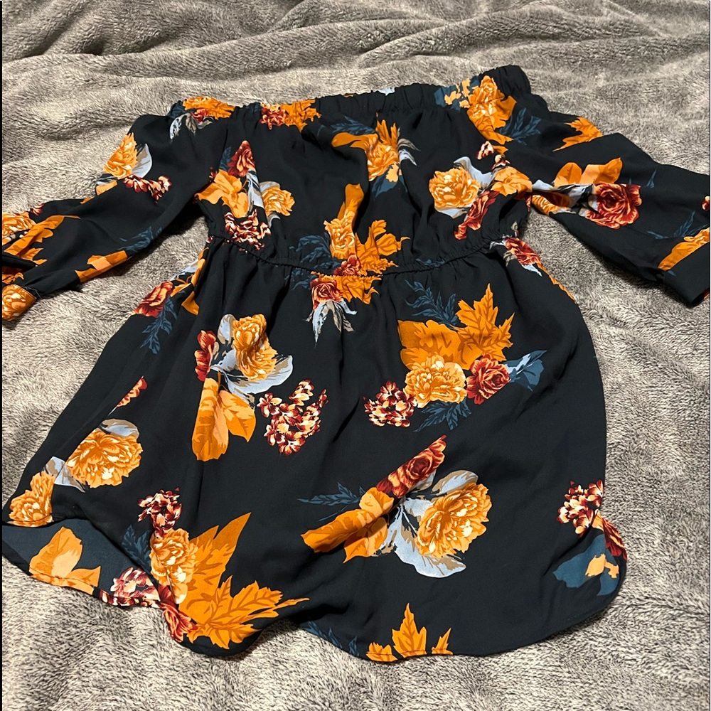 Super cute blouse/top. Casual or dressy. Wore once